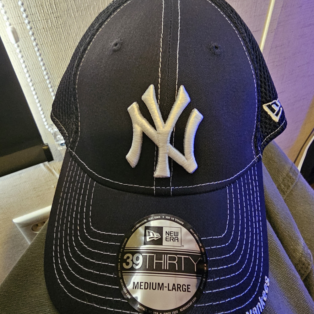 New Era Black 39THIRTY Cap
